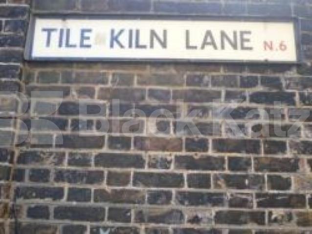 			4 Bedroom, 1 bath, 1 reception Flat			 Tile Kiln Lane, HIGHGATE N6